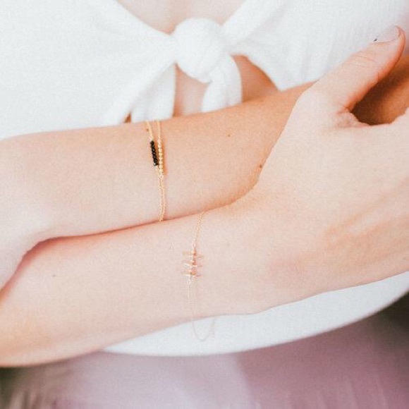 Delicate gold or black bead bracelet🎉 - Picture 1 of 2